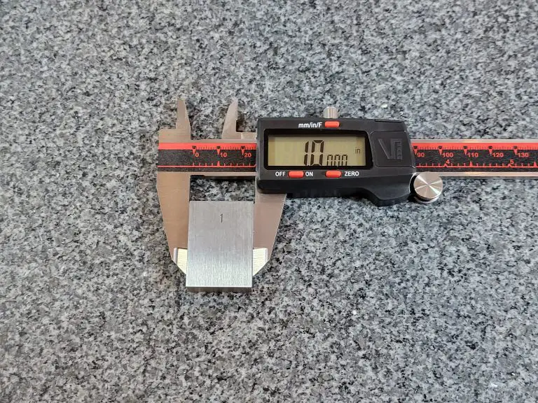 VINCA digital caliper measuring 1 inch block